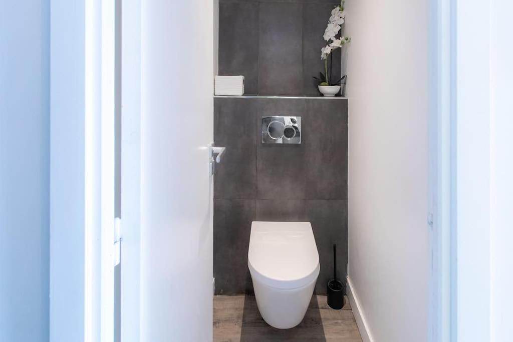 #40 Bright Sea View Suite For 6 2Mins Walk Port & Sea Villefranche-sur-Mer Zewnętrze zdjęcie